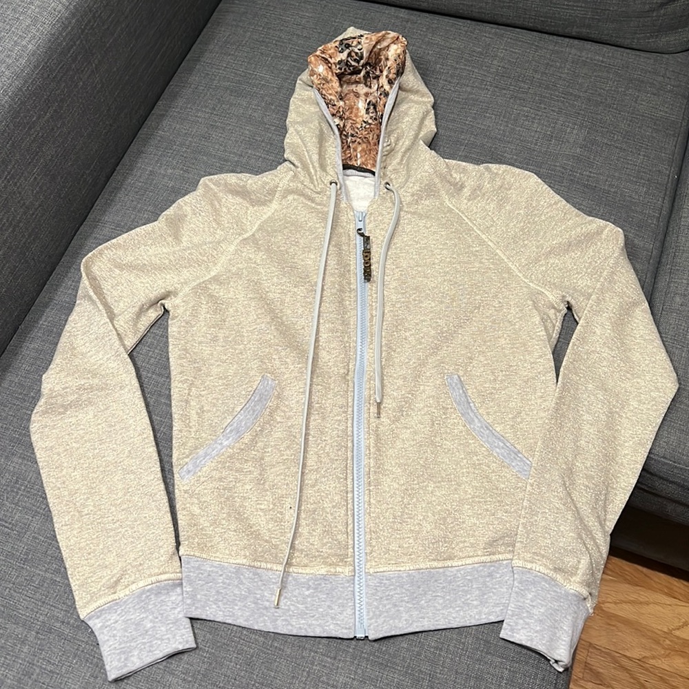 Women’s zippered sweater from Loops